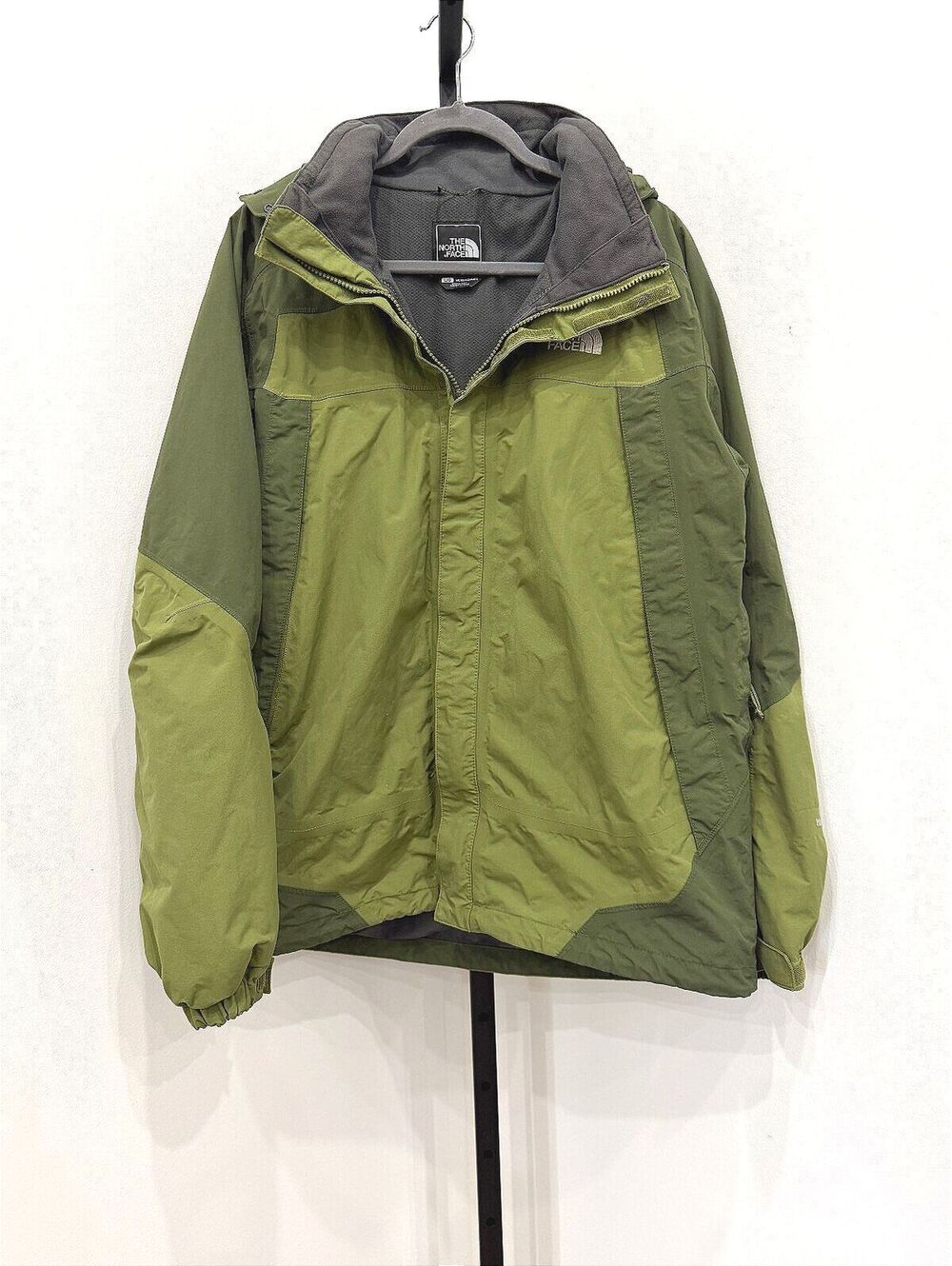 The North Face Men's HyVent Waterproof Jacket Large Green